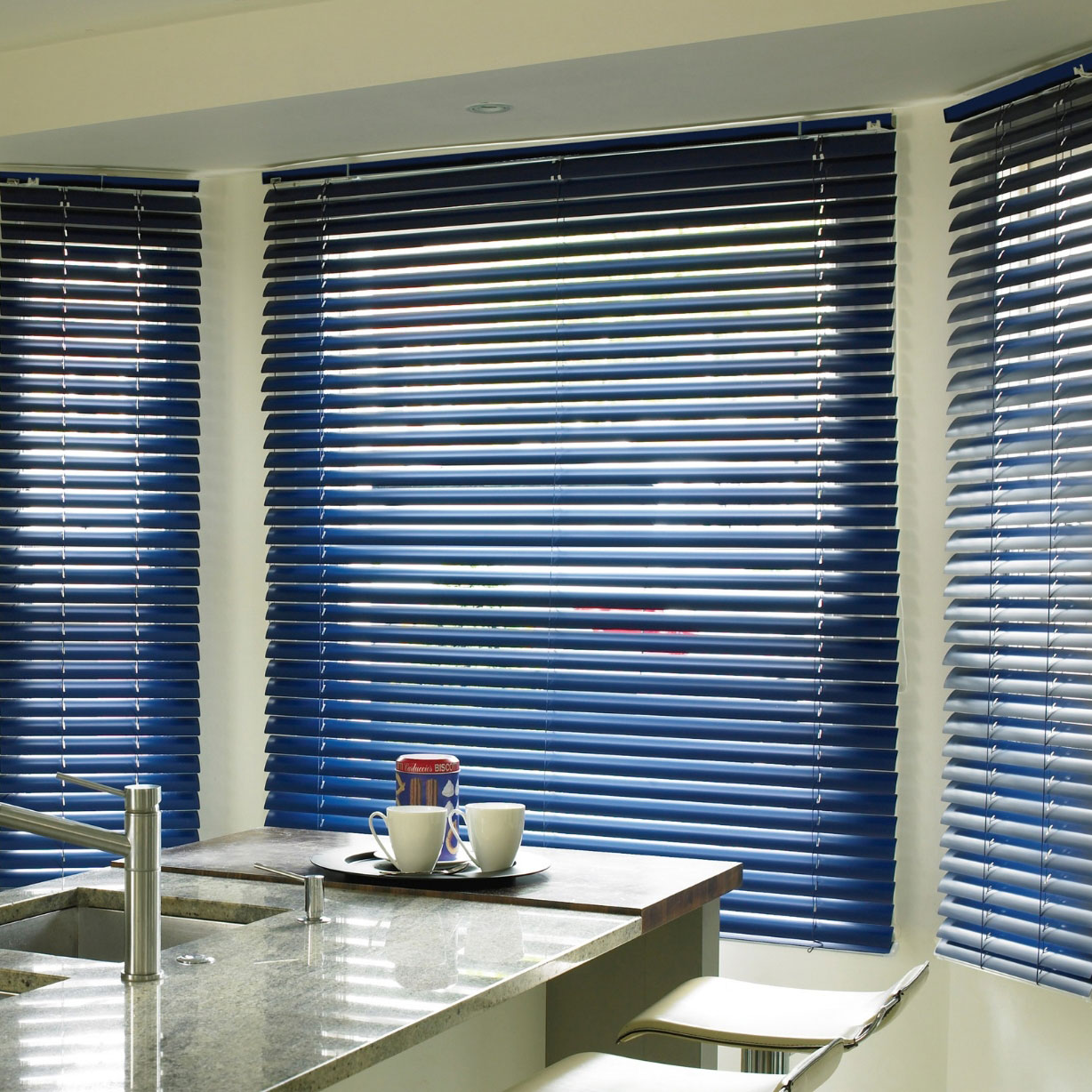 Blue aluminium venetian blind in neutral and modern kitchen